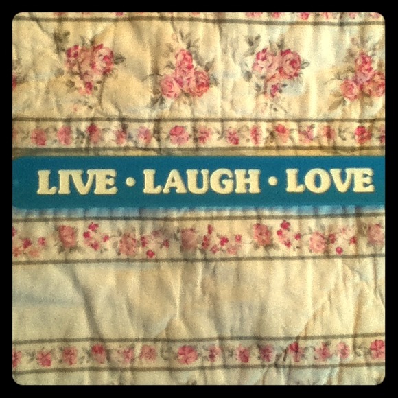 •FREE WITH PURCHASE• Live Laugh Love Snap Bracelet - Picture 1 of 4