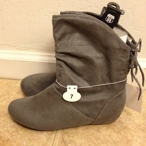 New w tags grey sued short boots