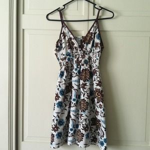 Light and flirty sundress....