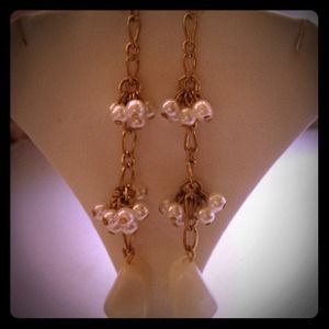 Dainty pearls earrings