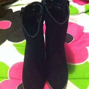 🌟RESERVED🌟@mizztina83 Black heeled boots.