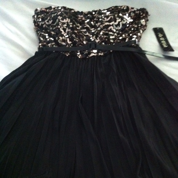 🔥🔥🔥SOLD🔥🔥🔥Fun Flirty Party dress! - Picture 2 of 2
