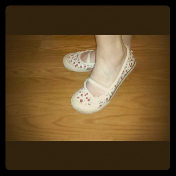 Cherry design flats with strap