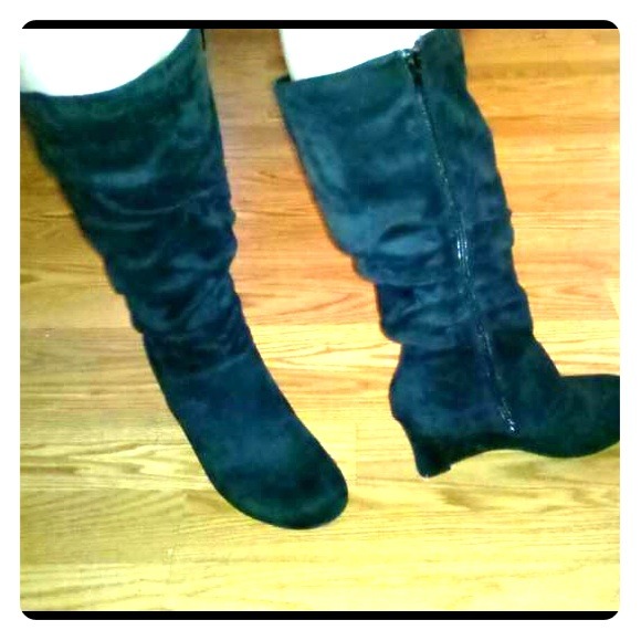 REDUCEDDD!! Black suede-like wedge boots