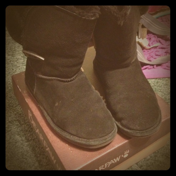 No longer reserved! Black Bearpaw furry boots!!!!