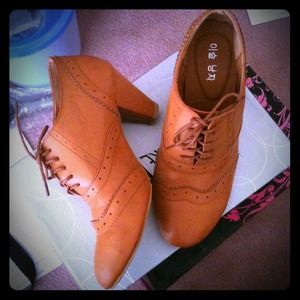 RESERVED NEW Light brown lace-up bootiesSize 8.5-9