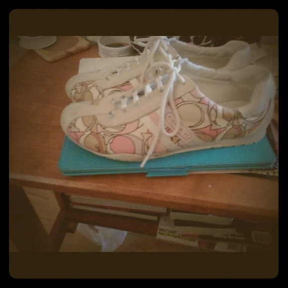 ****hold****Authentic. COACH sneakers