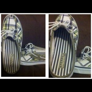 Gently used Sperry Top sider boat shoes size 9