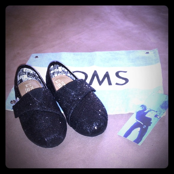 TOMS Other - ❌SOLD❌ Baby girl TOMS - Priced to sell