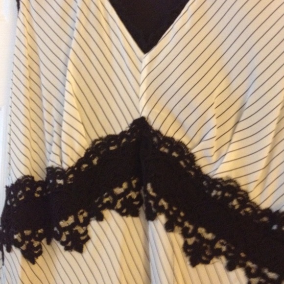 Beautiful Vintage Style Formal Dress - Picture 3 of 4