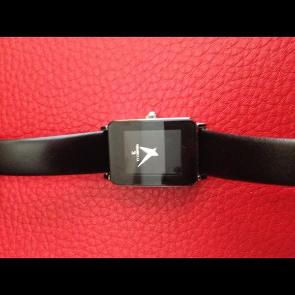 Le Chateau watch for women