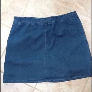 SIZE 12 STRETCH DENIM SKORT