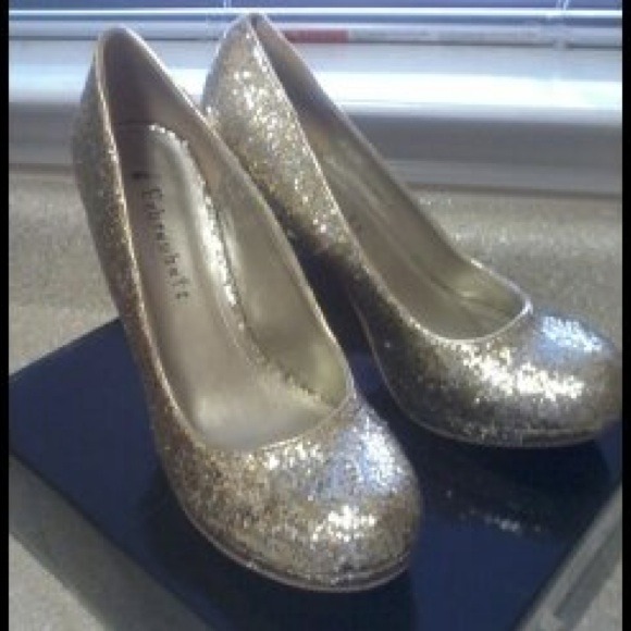 Gold glitter pumps