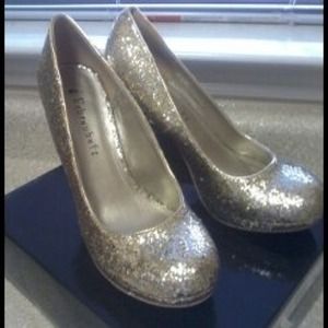 Gold glitter pumps