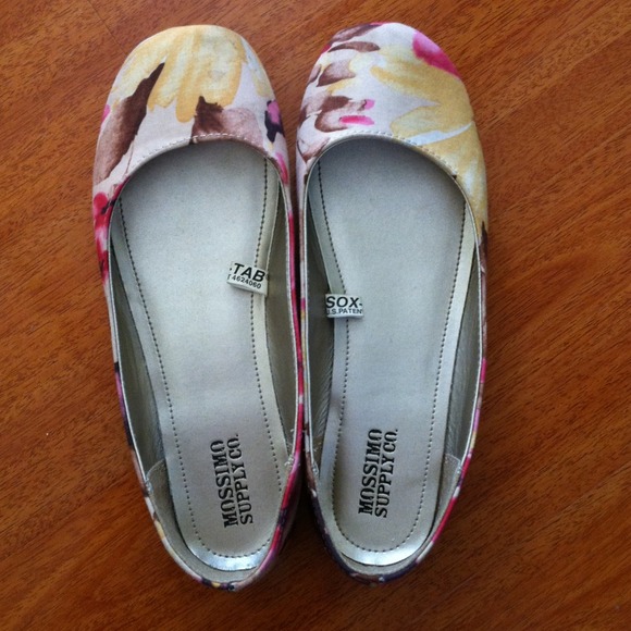 ❌TRADED❌ Floral flats by Mossimo