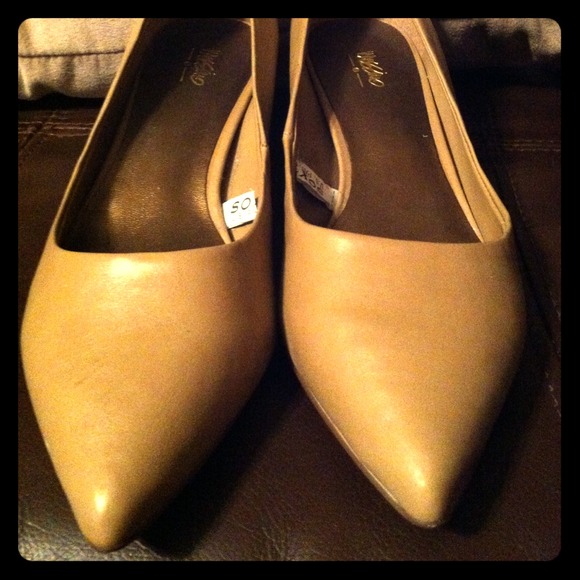 Shoes - Mossimo Tan Pointy Mini Heel