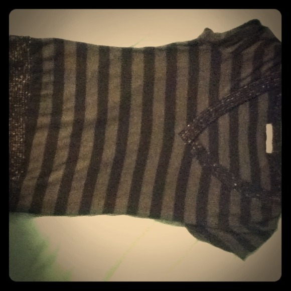 Black/gray shirt - Picture 1 of 1