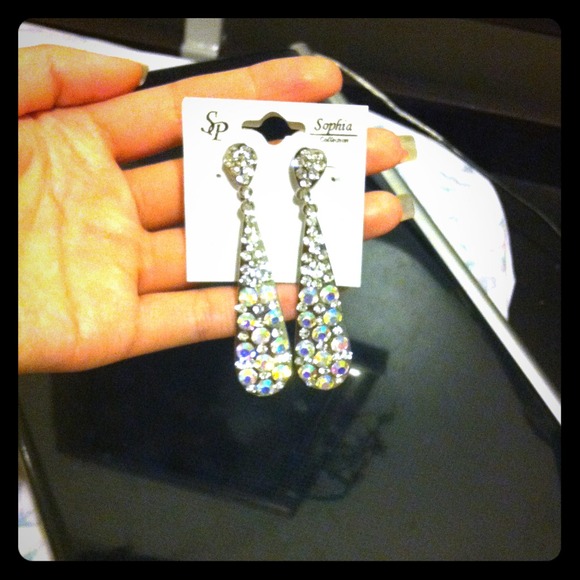 NWOT Crystallized teardrop earrings