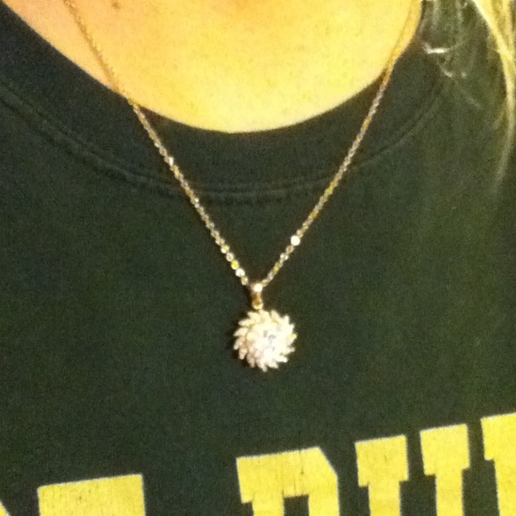 NEW Gold laiasia necklace. - Picture 2 of 2