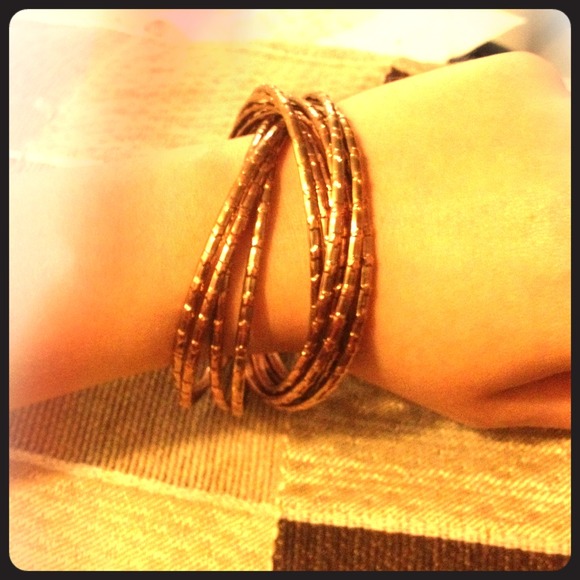 ❌💵SOLD💵❌🎁Rose gold tone bangles🎁