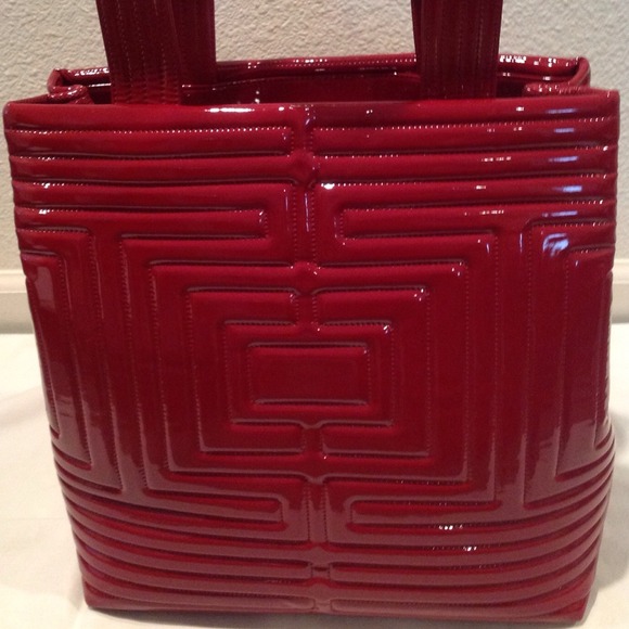 NO LONGER AVAILABLE  Chanel rouge tote - Picture 2 of 4