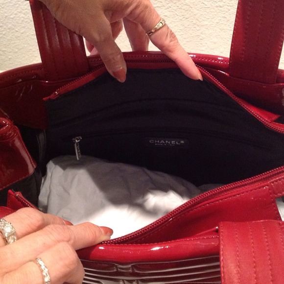 NO LONGER AVAILABLE  Chanel rouge tote - Picture 3 of 4