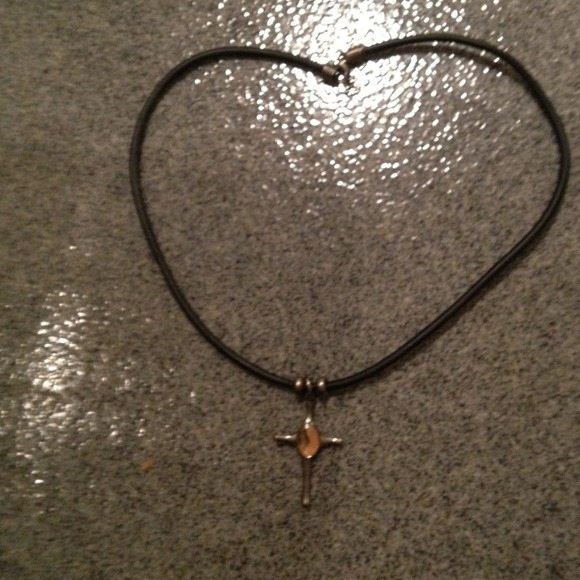 Cross necklace. - Picture 2 of 2