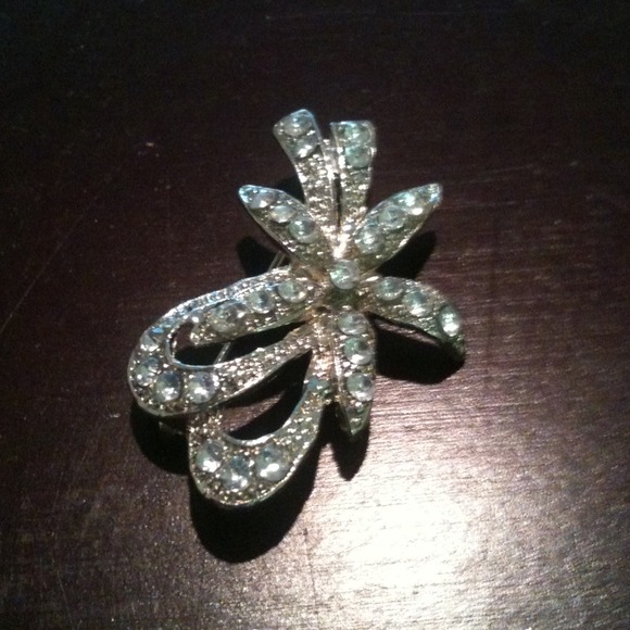 SOLD - Vintage pin.