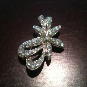 SOLD - Vintage pin.