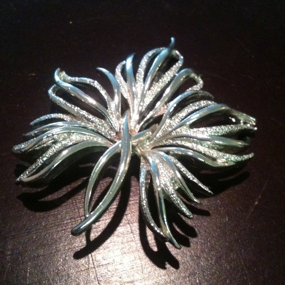 SOLD - Vintage silver pin.