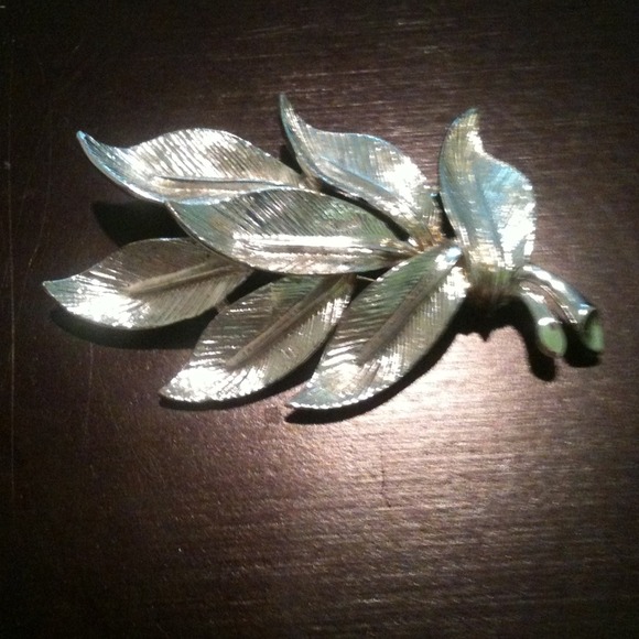 SOLD - Vintage pin.