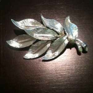 SOLD - Vintage pin.