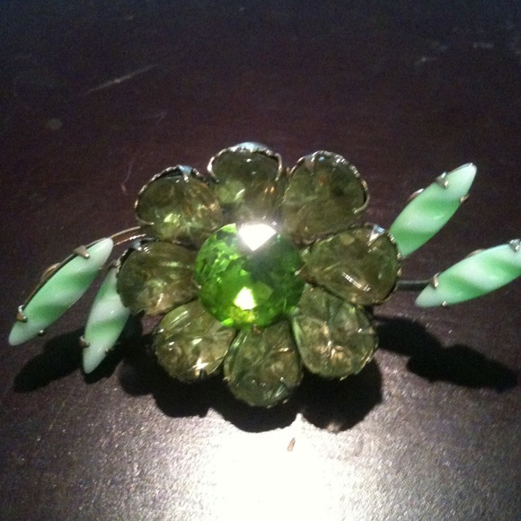 SOLD - Vintage pin