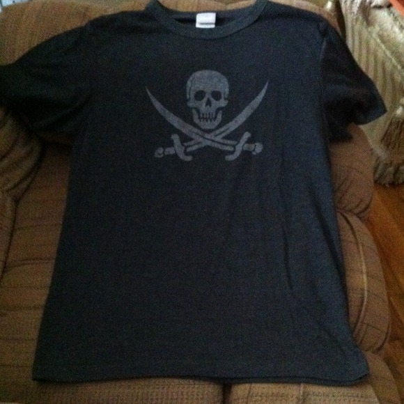 🎃SOLD🎃for jermin Skull and swords tee