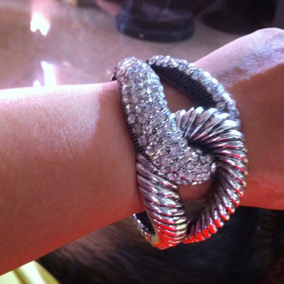 Beautiful Knot Bangles - Picture 2 of 4