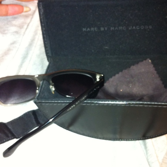 Marc Jacob"""sold locally """!!! - Picture 2 of 4