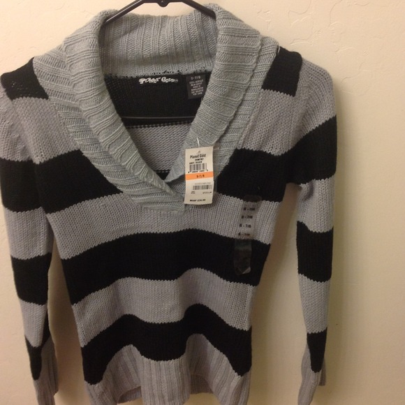NWT blk & Grey knitted sweater