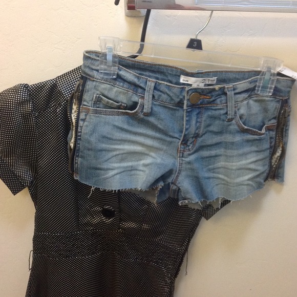 Sold:@ cathybesosillie NWT shorts & polkadot top