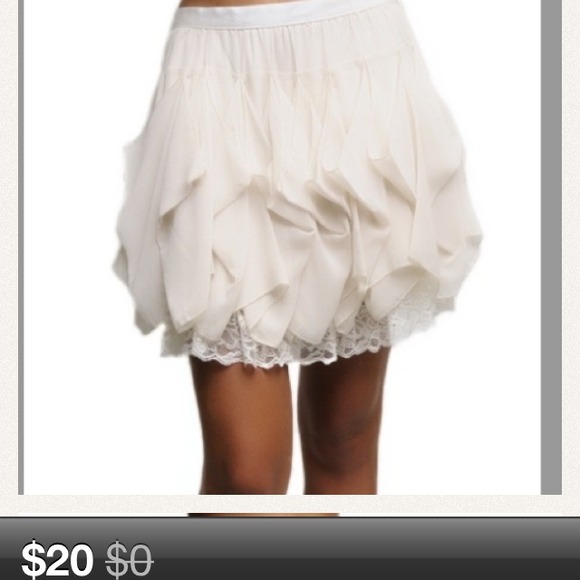 Dresses & Skirts - @melissafurdyn lace skirt size small