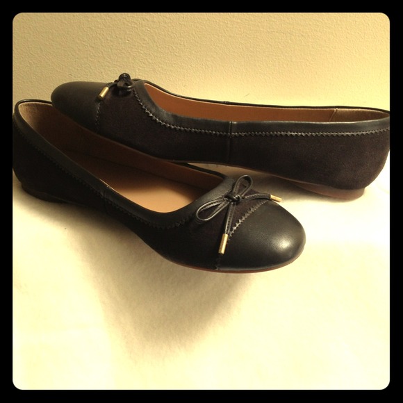 Size 10 B Flats