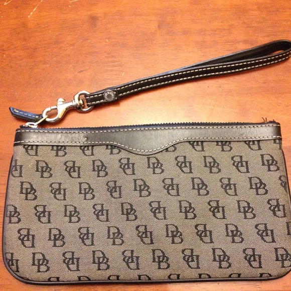 Dooney & bourke grey and black wristlet