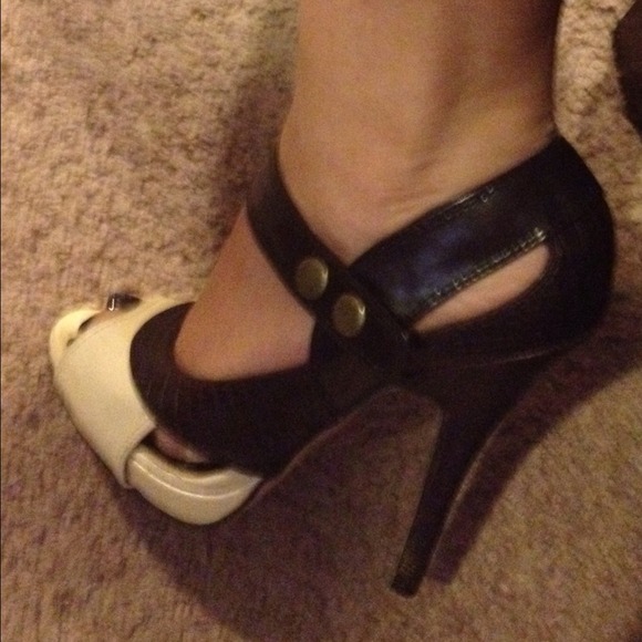 Beautiful brown and creme color heels