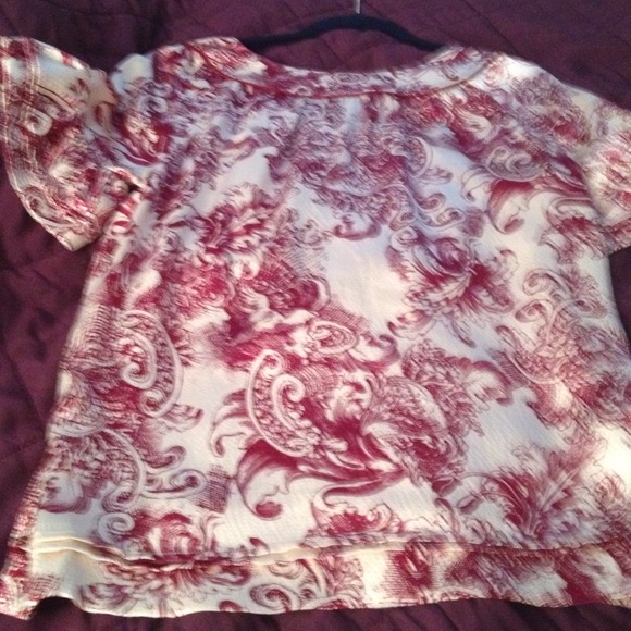 Size small bcbg shirt. 100% silk. Great condition