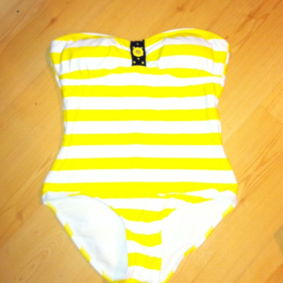 🌊☀Yellow & White Swimwear🌊☀