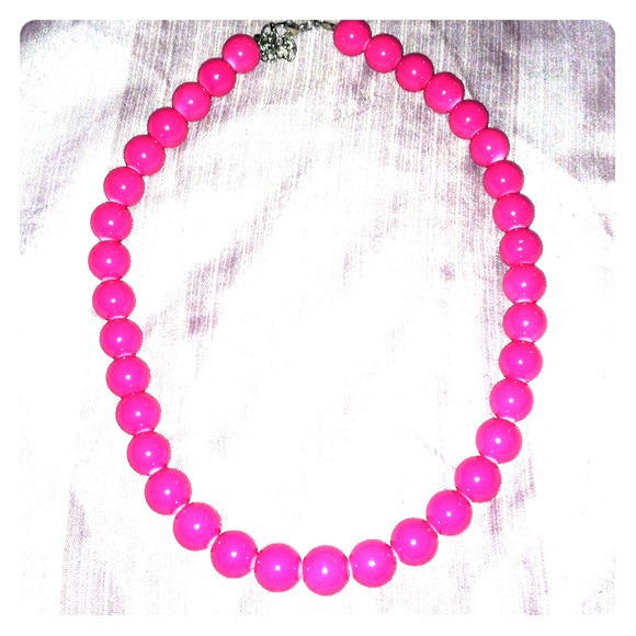 Hot Pink Necklace w/earrings