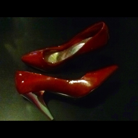 Delicious Red Pumps - Picture 2 of 4