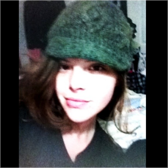 Dark green soft knit cap - Picture 1 of 2