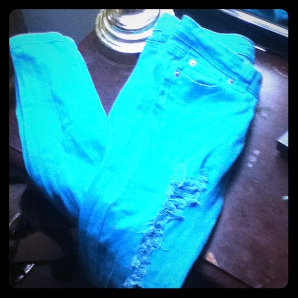 Blue ripped skinny jeans