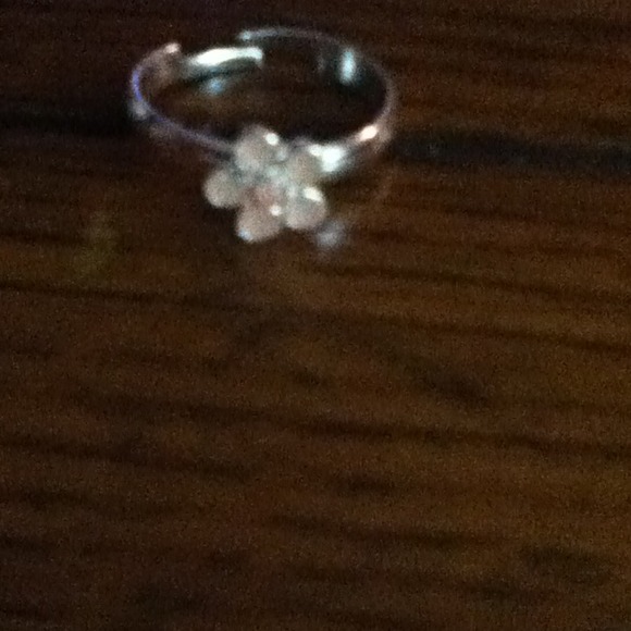 Flower ring - Picture 2 of 3
