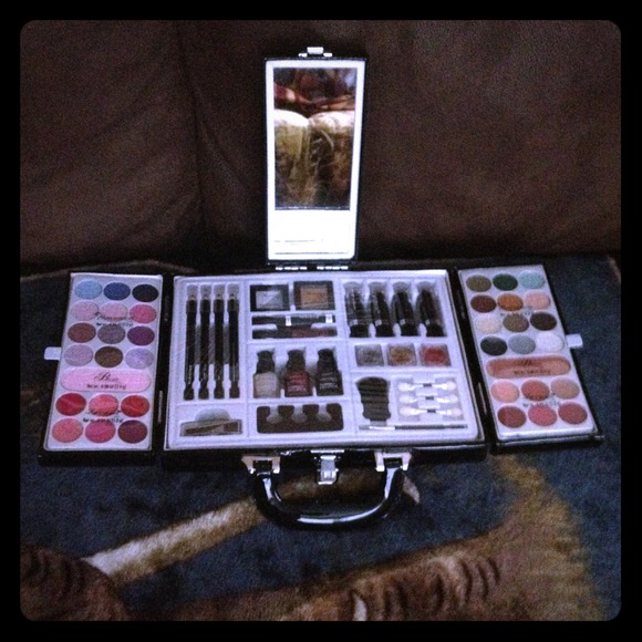 Make up kit